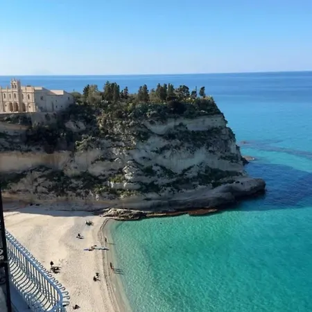 Fourteensuitetropea *