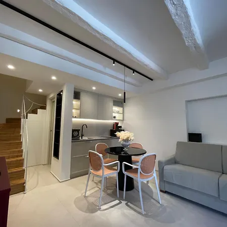 Fourteensuitetropea טרופאה