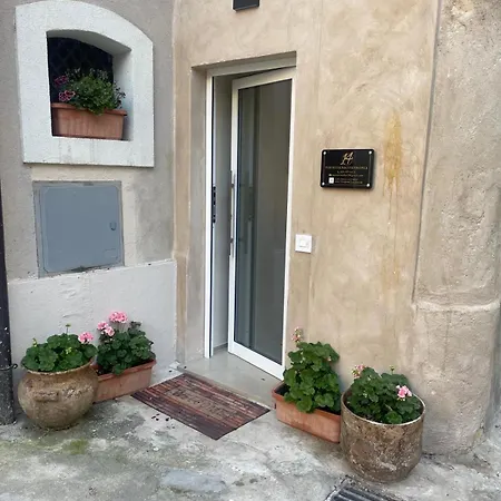 בית נופש Fourteensuitetropea טרופאה