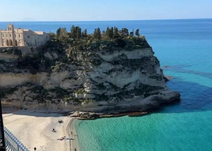 Fourteensuitetropea *