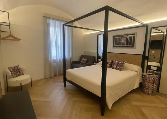 Fourteensuitetropea *